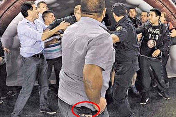 L'inconnu au 9 mm, l'autre polémique du match