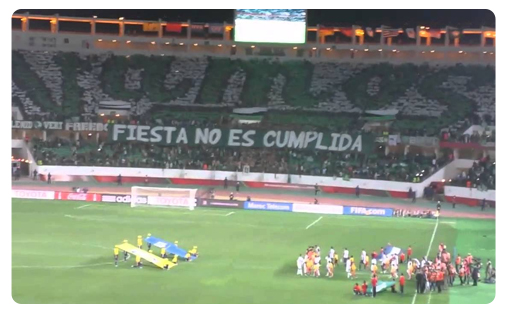 L'excellent tifo du Raja