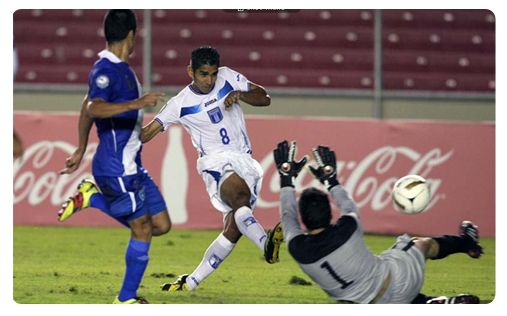 Meilleur buteur de la compétition, Claros offre la première place au Honduras Jorge Claros