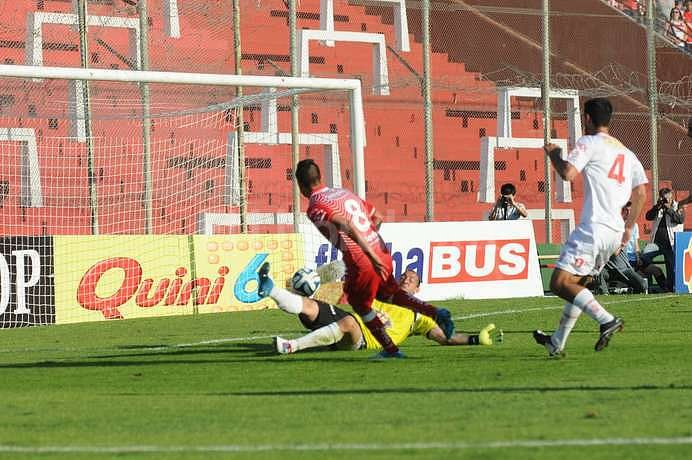 Union domine Huracan