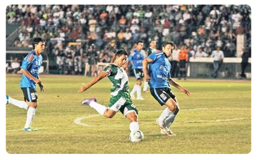 Oriente Petrolero cartonne et se rapproche de la tête Oriente Petrolero