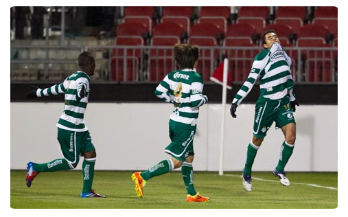 Hérculez Gómez ouvre le score pour Santos Hérculez Gómez